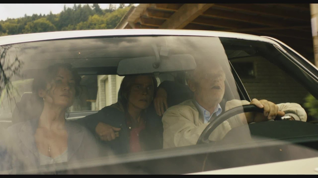 Die Kirche bleibt im Dorf - Clip Unterkirchen macht eine Protestdemo (Deutsch) HD