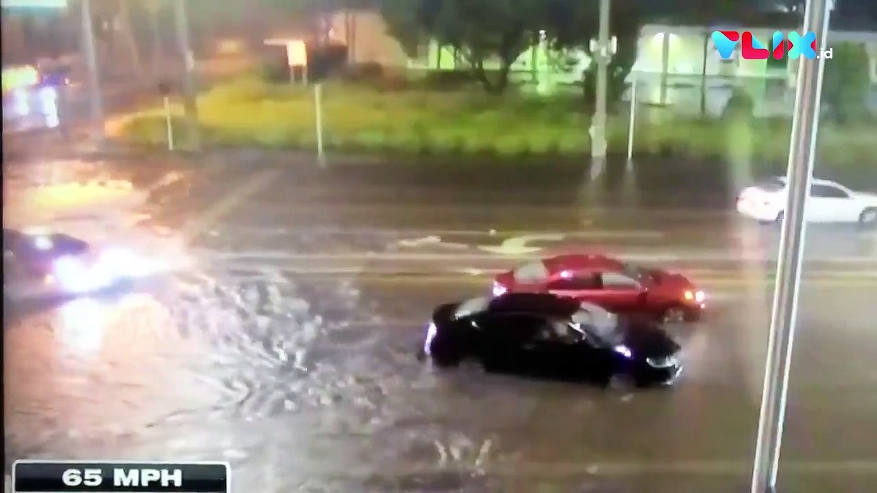 Badai Eta Mengamuk, Lamborghini Berubah Jadi Kapal Selam