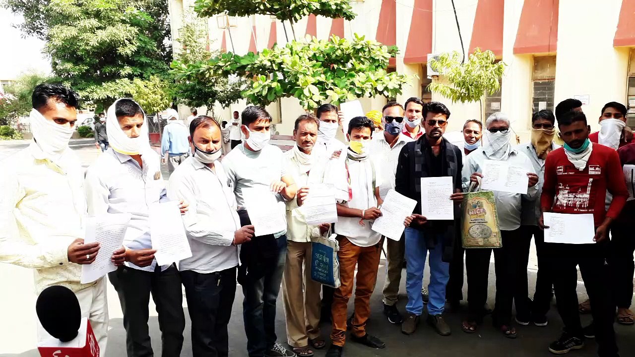 सुनेरा निवासी किसान पहुचे डीएम के दरबार में, प्राथमिक साख संस्था सुनेरा पर लगाए गंभीर आरोप