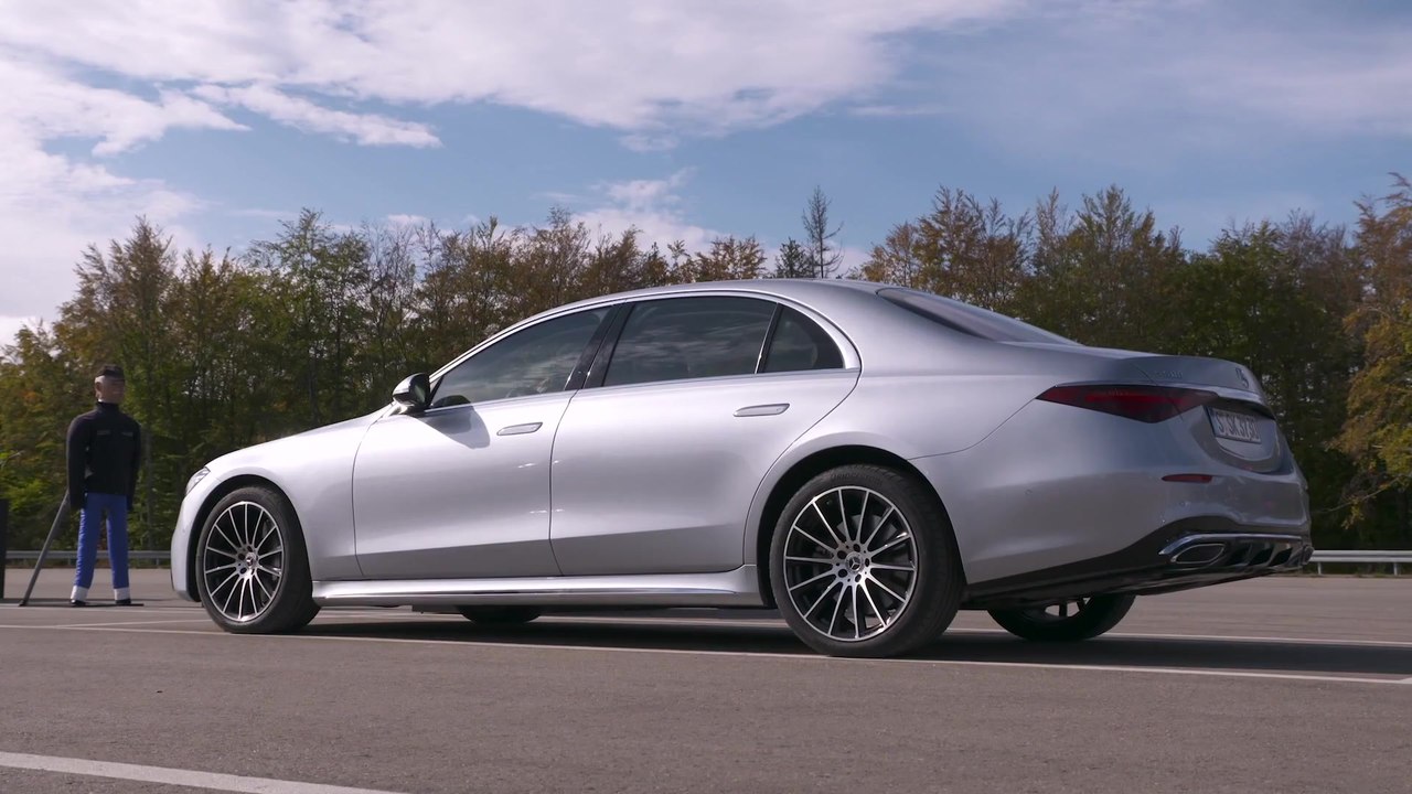 Die neue Mercedes-Benz S-Klasse - Komfortabel auch in kleinere Parklücken und enge Einfahrten