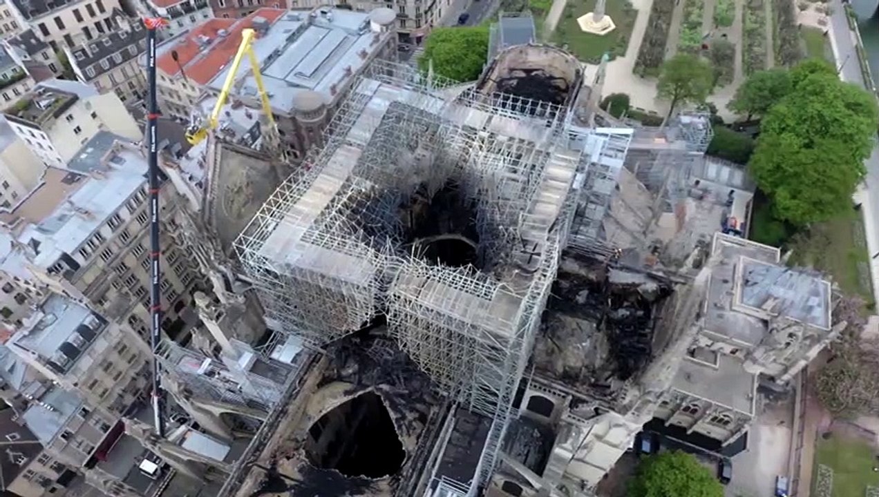 EXCLU AVANT-PREMIERE: Découvrez les 1ères images du doc consacré à l’incendie de Notre-Dame diffusé ce soir en prime sur W9 - VIDEO