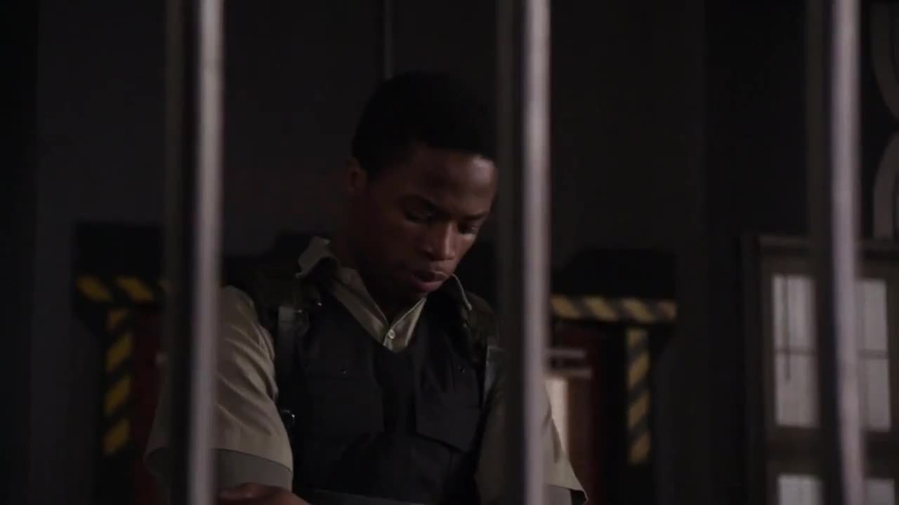 Defiance - S01 Featurette Dewshane Williams on...