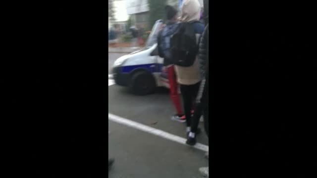 Protesta de estudiantes universitarios contra las clases presenciales en París