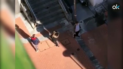 Una mujer se autolesiona mientras denuncia por teléfono ser una maltratada