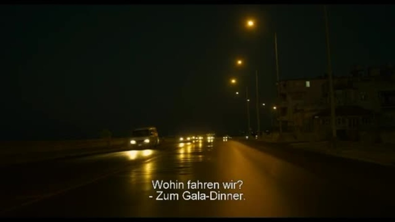 7 Tage in Havanna - Clip 2 Havannas Filmfest entkommen (Deutsch)