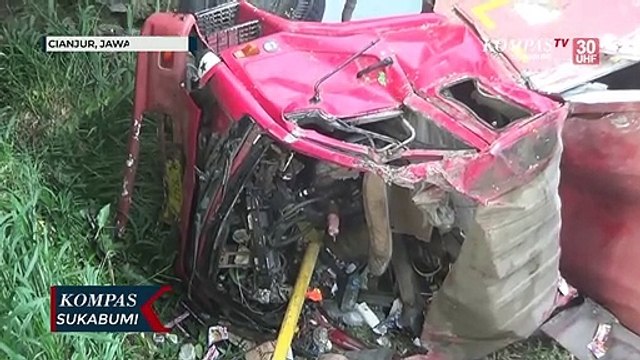 Rem Blong Truk Muatan Mie Masuk Jurang Sedalam 30 Meter