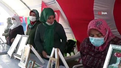 HDP önündeki aileler, evlatlarından gelecek mutlu haberi bekliyor