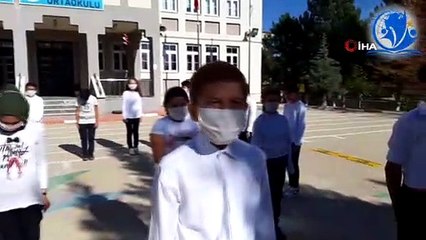 Köy okulunda '10 Kasım' koreografisi