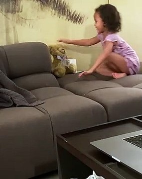 Chrissy Teigen a reçu les cendres de son fils mort-né, Jack, et a publié une vidéo le 9 novembre 2020 sur Instagram. Sa fille Luna, 4 ans, y apparaît très touchante.