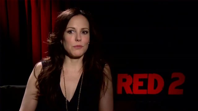 R.E.D. 2 - Interview Mary Louise Parker Ã¼ber Frank und Sarah (English) HD