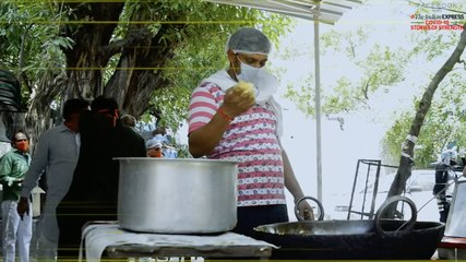 Stories Of Strength: How Some Locals Are Helping Feed The Residents Of This Yamuna Island