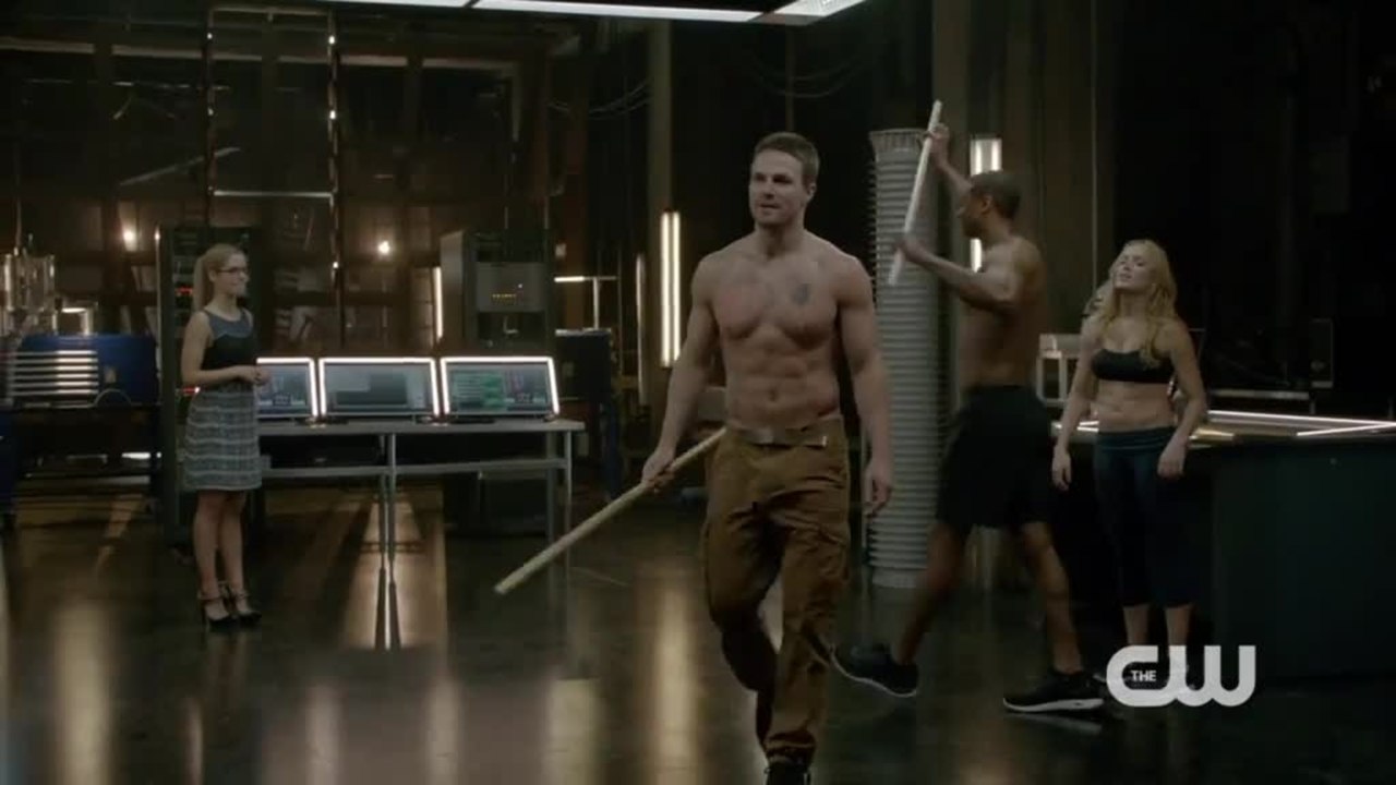 Arrow - S02 E14 Featurette (English) HD