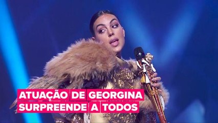 A namorada de Cristiano Ronaldo era a cantora mascarada