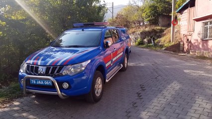 Yaşlı kadın hırsızın elinden ölü numarası yaparak kurtuldu