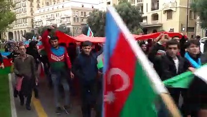 احتفالات في شوارع باكو بعد توقيع اتفاق وقف إطلاق النار في ناغورني قره باغ