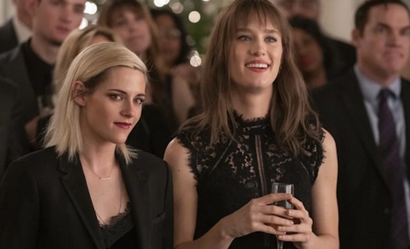 Kristen Stewart and Mackenzie Davis are a couple in Happiest Season - trailer