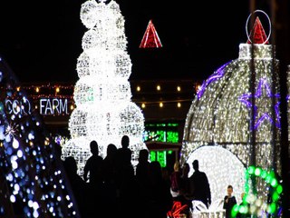 MUSICAL LIGHTS! Texas family syncs holiday display to Selena song - ABC15 Digital