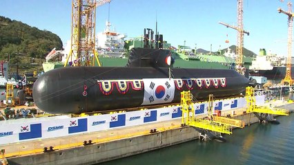 두번째 3천톤급 잠수함 '안무함' 진수...몸집 2배·잠항능력 커져 / YTN