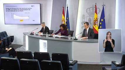 El Gobierno eleva de 3 a 6 la pérdida de puntos por usar el móvil al volante