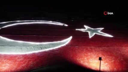 Çal Dağları'ndaki Türk bayrağı Azerbaycan için geceyi aydınlattı