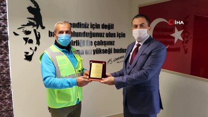 İzmir depreminde ışık olan kahramanlara plaket