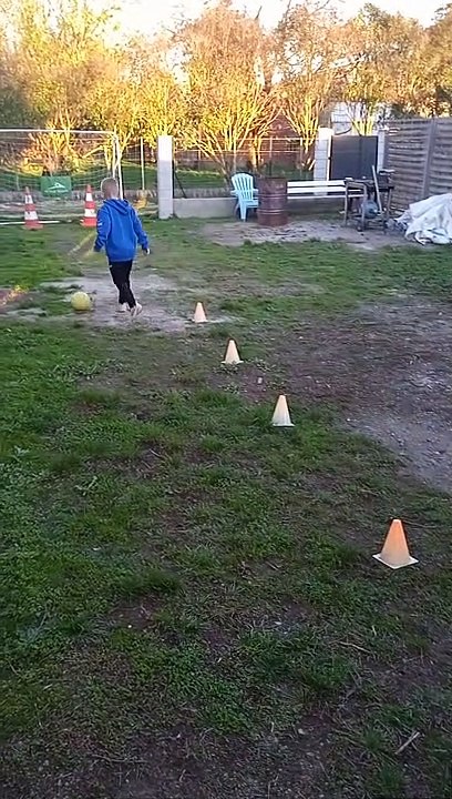 Exercice conduite de balle extérieur du pied U9/U11F