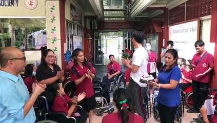 สน ยุกต์ ชวน วิว วรรณรท จัดเต็มทำบุญวันเกิด สุดอบอุ่น พร้อมมอบทุนการศึกษาให้รร.คนตาบอด