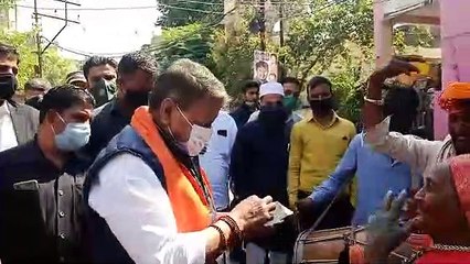 धनतेरस पर कैलाश विजयवर्गीय ने किराना दुकान संभाली, पहले उनकी माँ संभालती थी ये दुकान