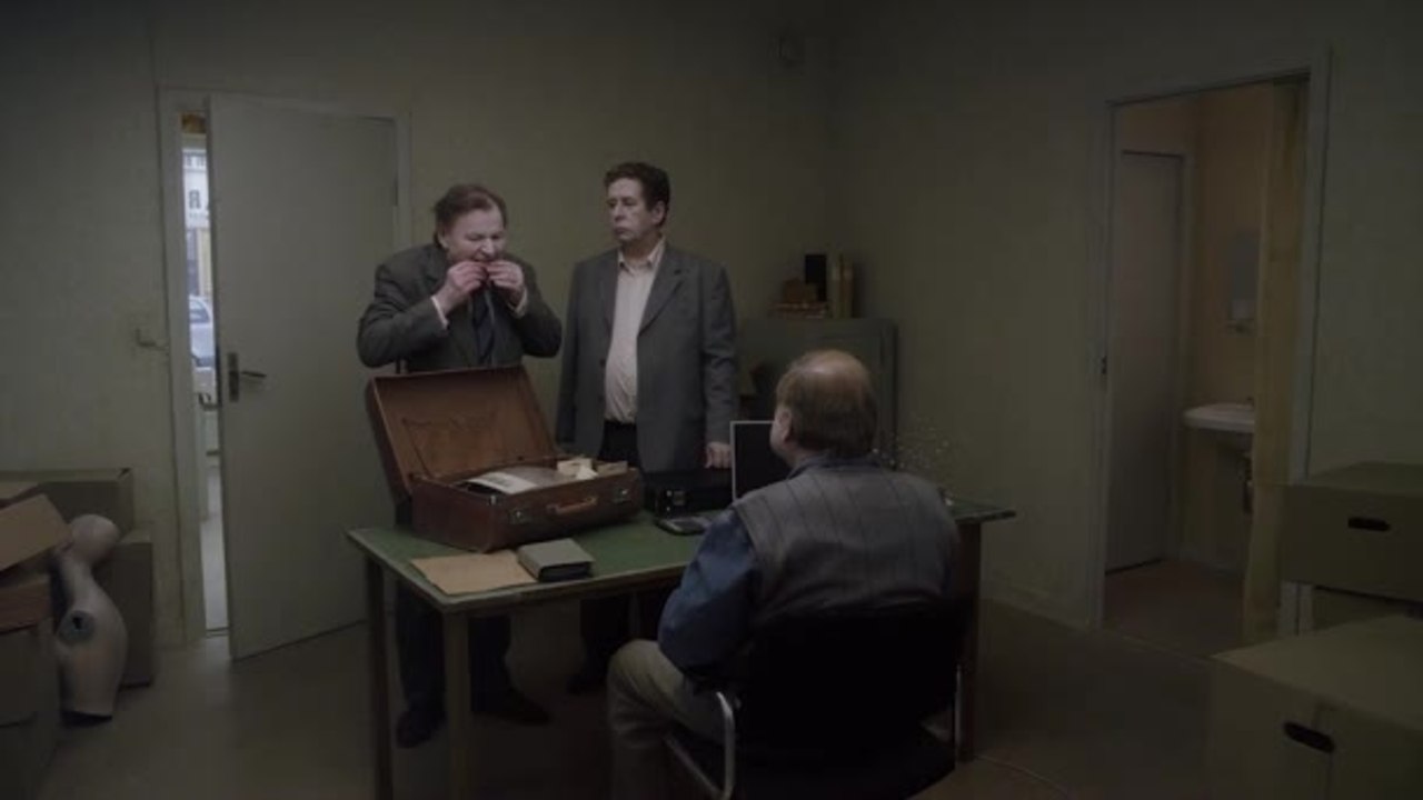 Eine Taube sitzt auf einem Zweig und denkt Ã¼ber das Leben nach - Trailer (Deutsch)