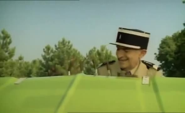 Le Gendarme et les extra-terrestres - Trailer (Francais)