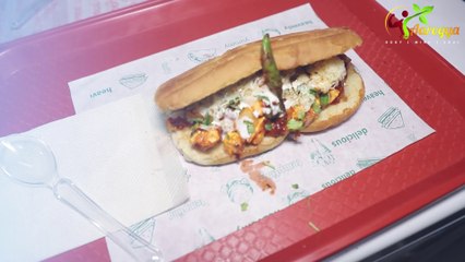 Mumbai ka Vada Pao ab Delhi me... || Simran Dua || Aarogya