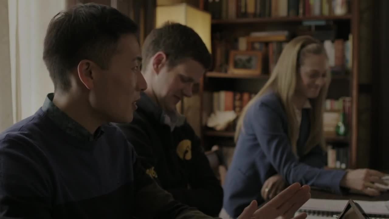 Girls - S04 E02 Featurette (English) HD