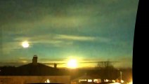 Une boule de feu verte apparait dans le ciel... Impressionnant