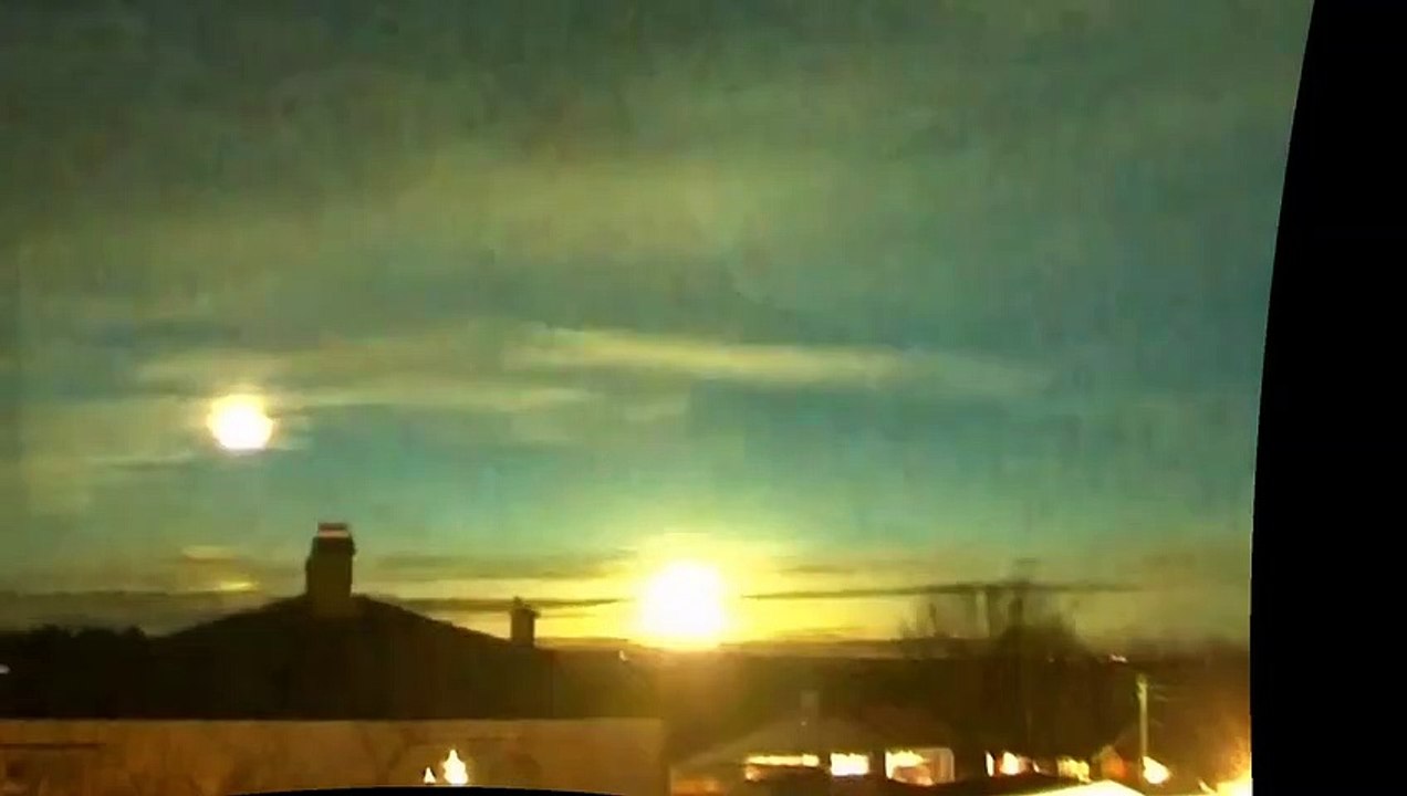 Une boule de feu verte apparait dans le ciel... Impressionnant