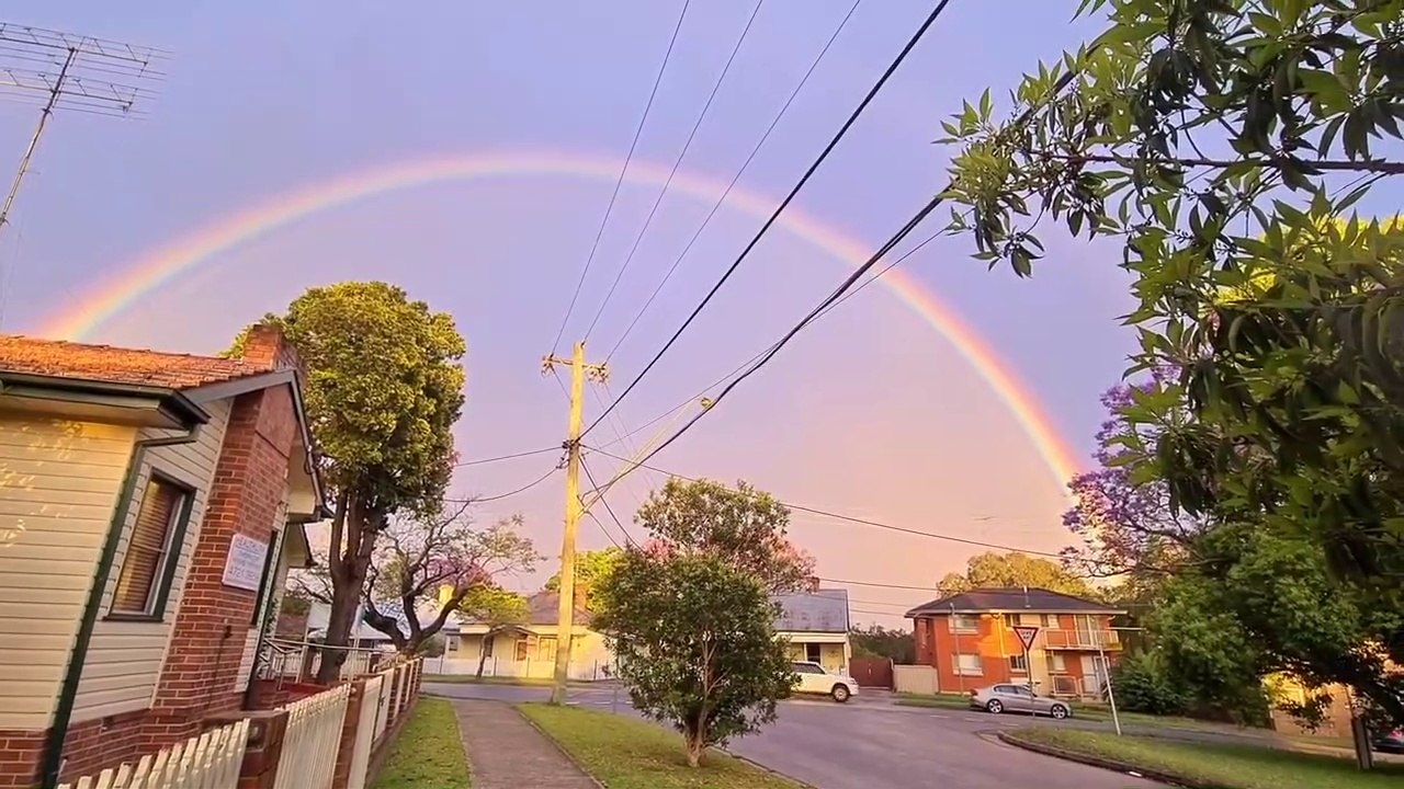 Il immortalise un magnifique arc-en-ciel au dessus de Penrith, New South Wales en Australie