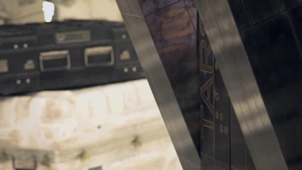 Interstellar - Featurette Tars and Case (English) HD