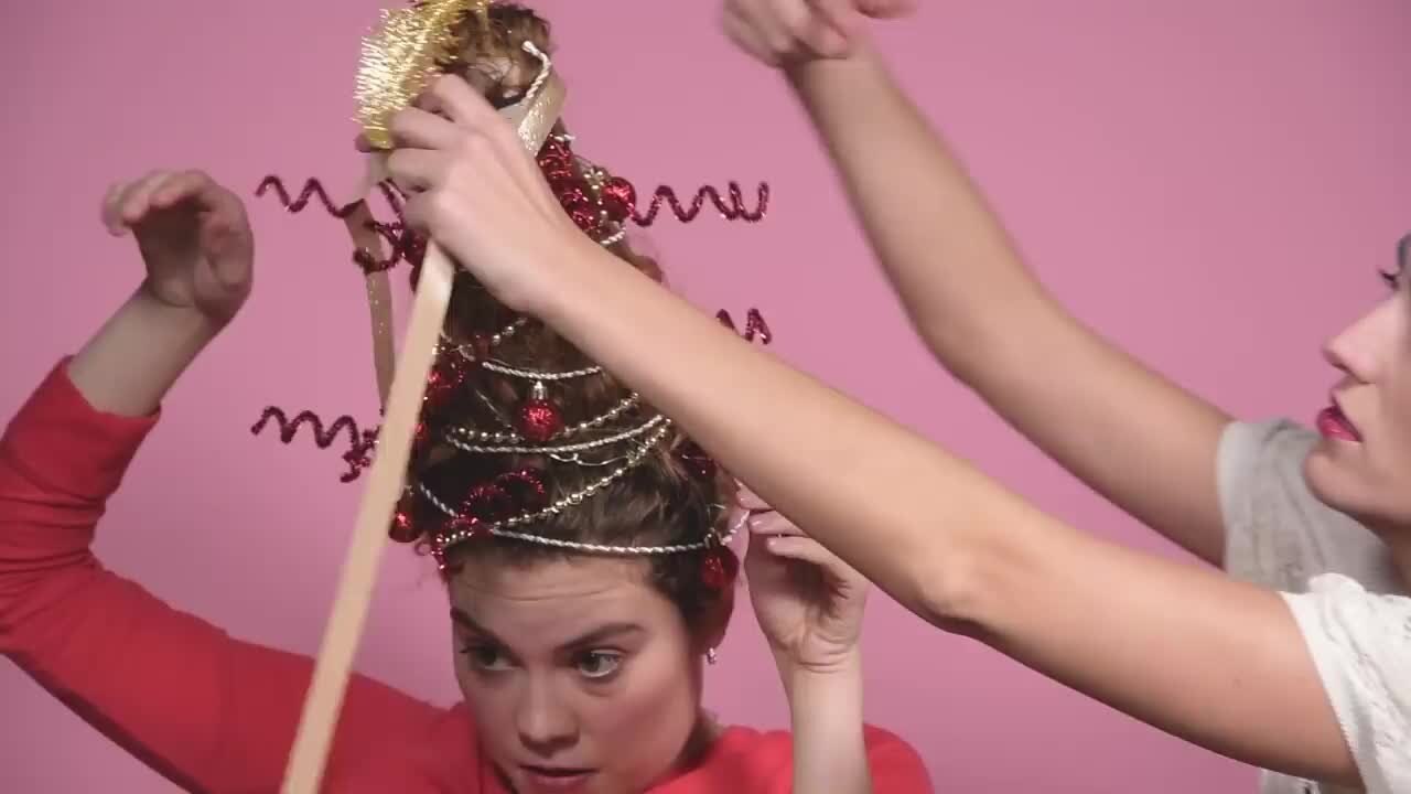 Women Try The Craziest Christmas Beauty Trends