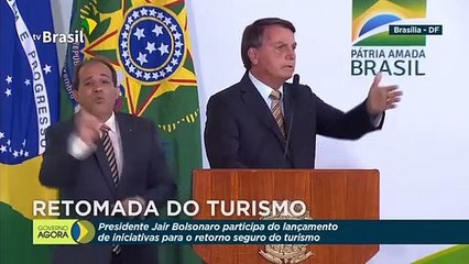 Bolsonaro em cerimônia chama o Brasil de "país de maricas"