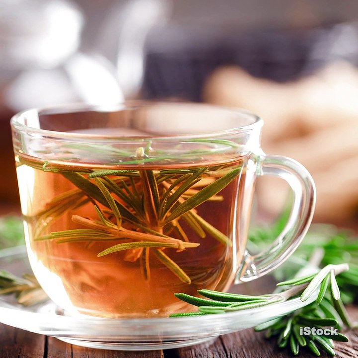 ¿Cómo hacer gel de romero para definir los rizos? | Salud 180