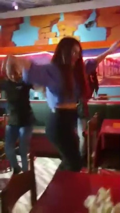 Patron mekanı şenlendirmiş