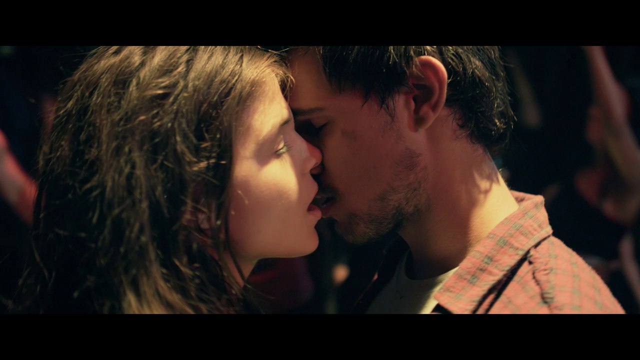 Tracers - Clip Cam und Nikki kommen sich naeher (Deutsch) HD