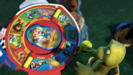 Over the Hedge movie clip - Cat vs. Skunk