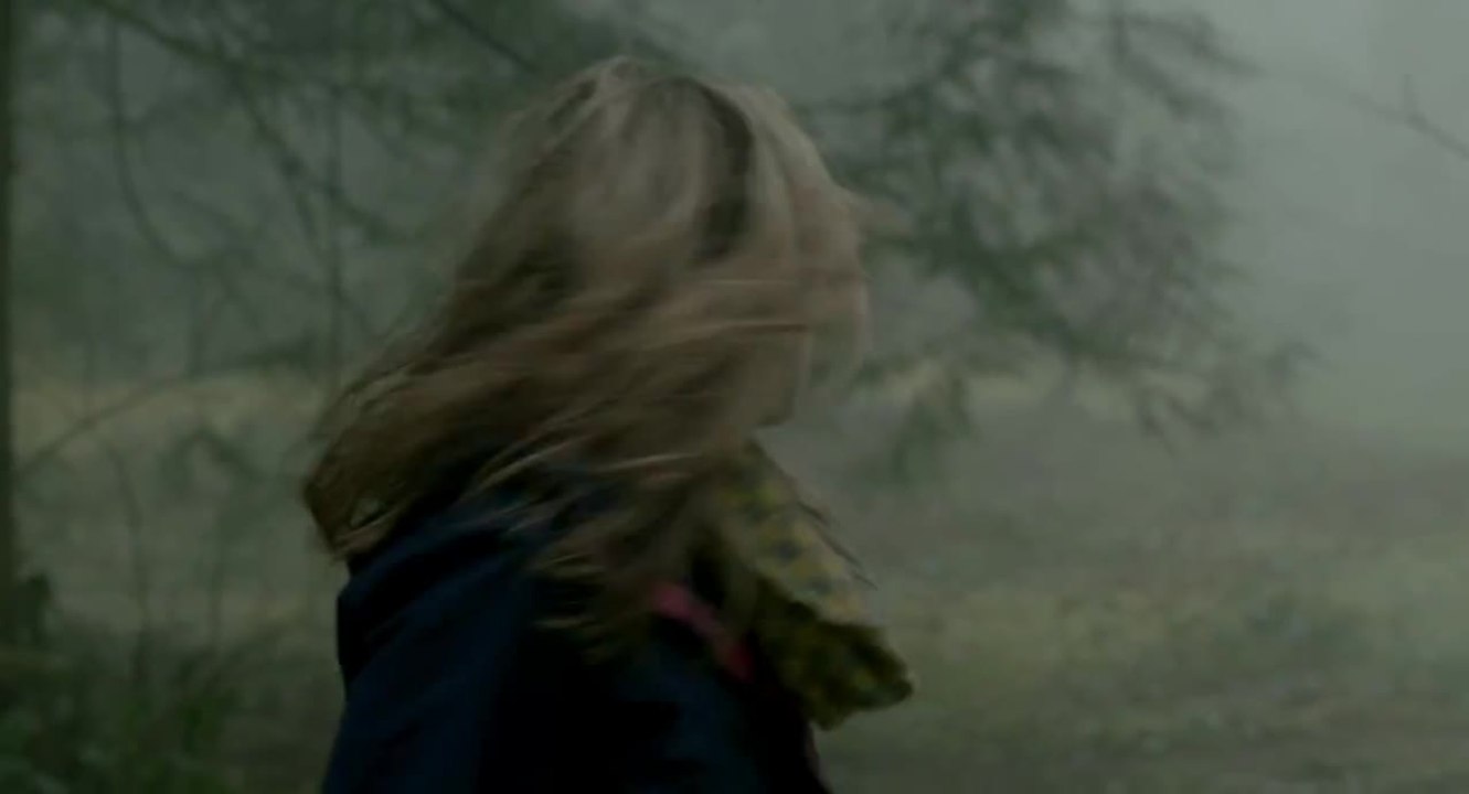 Into The Grizzly Maze - Clip Bear Attack (English) HD