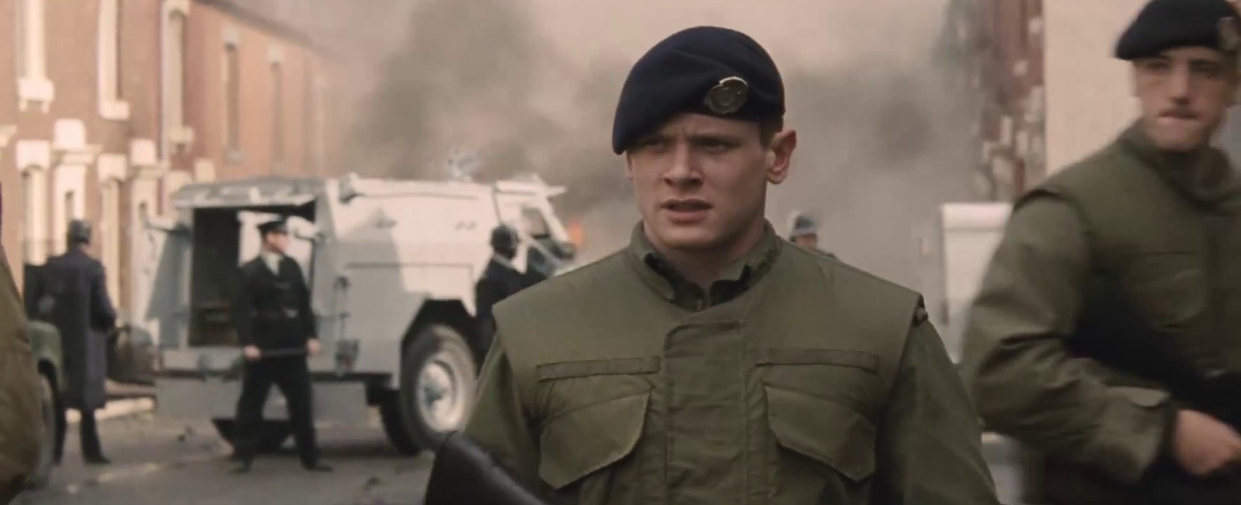 '71 - Hinter feindlichen Linien - Trailer (Deutsch) HD