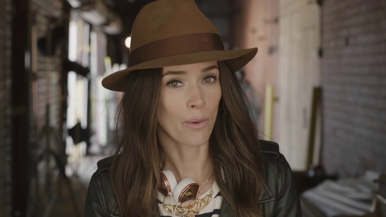 Rectify - S03 Featurette Abigail Spencer (English) HD
