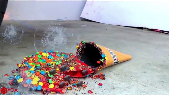 Aplastando Cosas Crujientes Y Suaves con la Rueda de un COCHE Experiment Car vs 300 Nails VDownloader