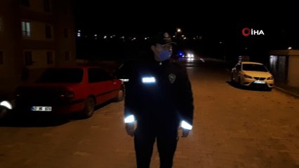 Polis ekipleri vatandaşları karantina bölgesinde yalnız bırakmadı
