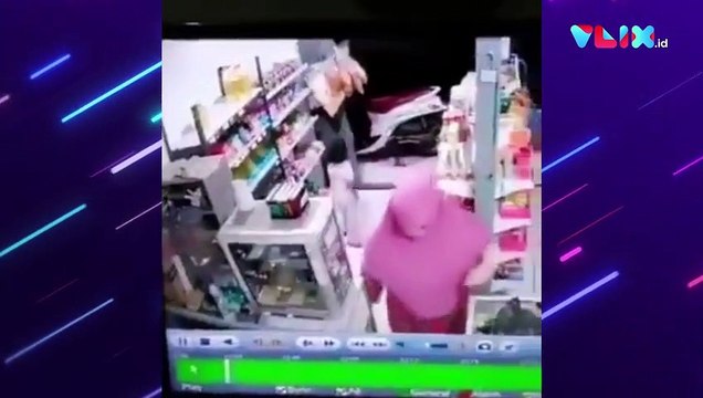 Bocah Kecil Ditendang Sampai Tiduran oleh Pamannya Sendiri
