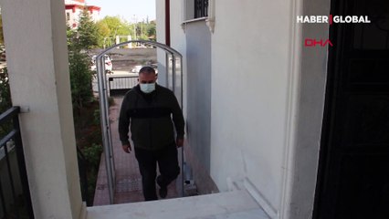 Evini laboratuvara çevirip koronavirüse savaş açtı