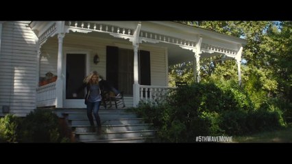 The 5th Wave - Clip The Chase (English) HD